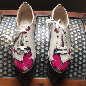 New in Box Goby lace up Butterfly Shoes Handmade